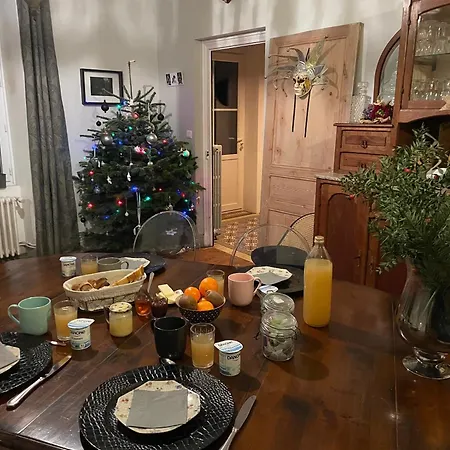 Chez Guilem Сен-Мексан-л'Эколь